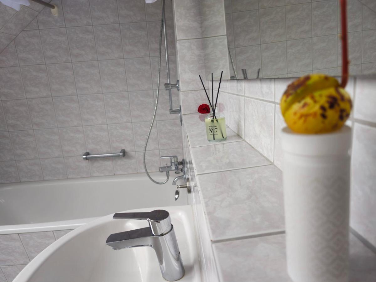 Sauna - Massage -Bodensee-Cinema Feeling- Home Sharing - Parking - Kueche Radolfzell am Bodensee Esterno foto